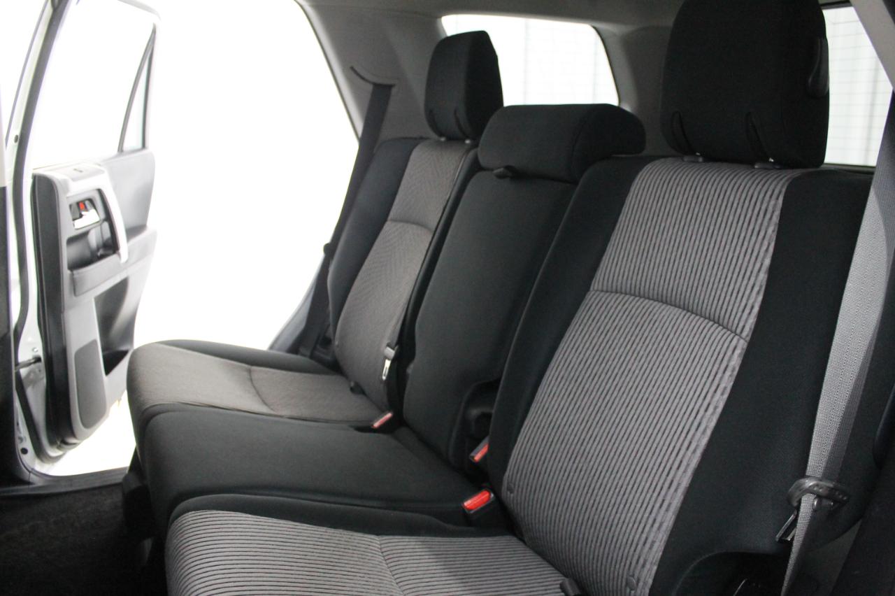 Toyota 4Runner SR5 4WD 2024