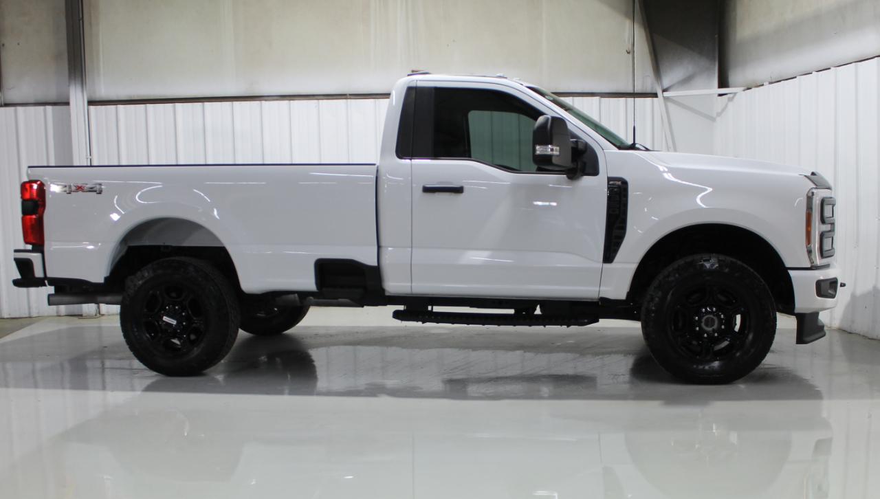 Ford Super Duty F-350 SRW  2023