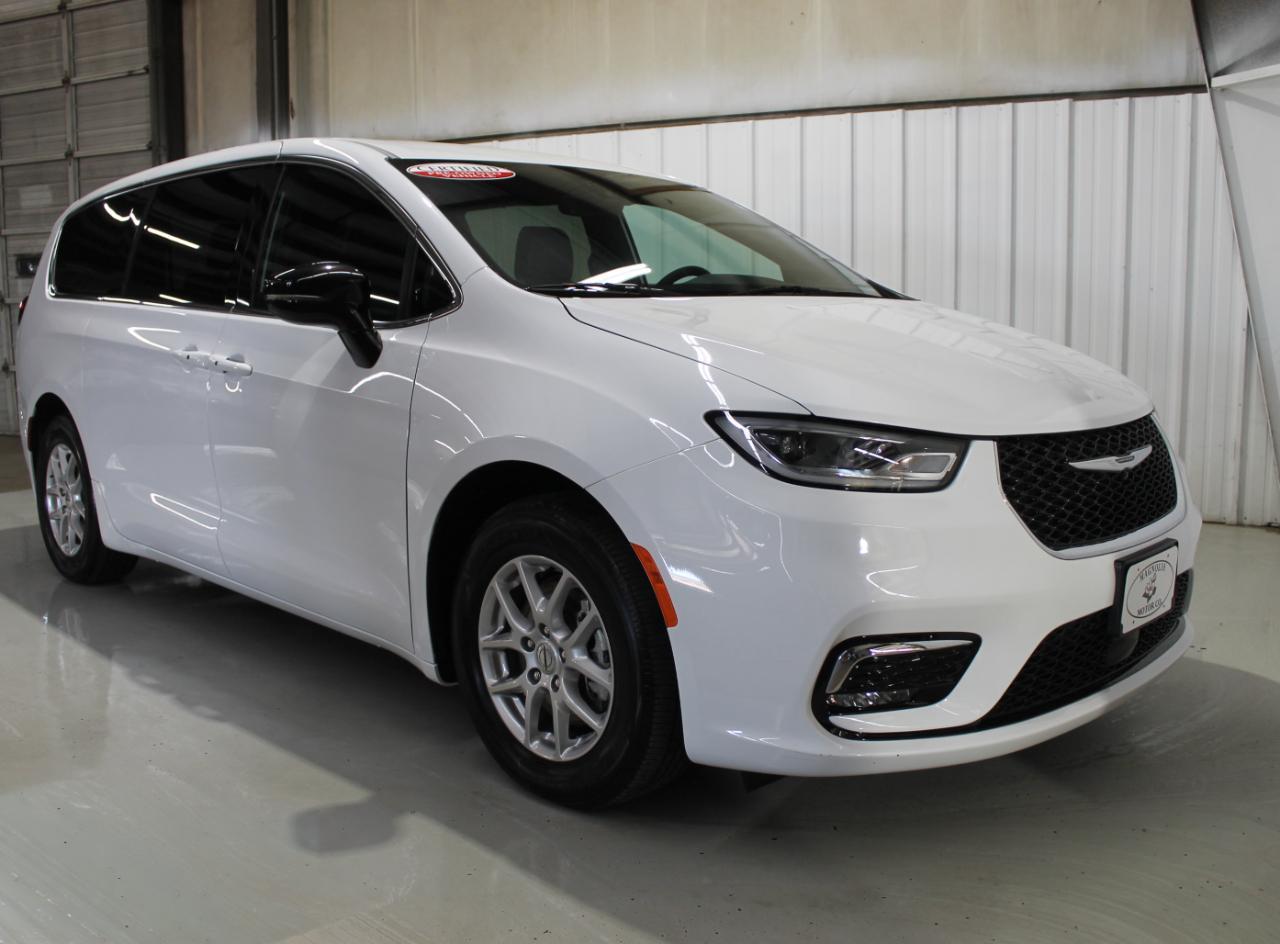 Chrysler Pacifica Select FWD 2025