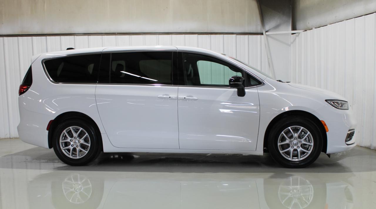 Chrysler Pacifica Select FWD 2025