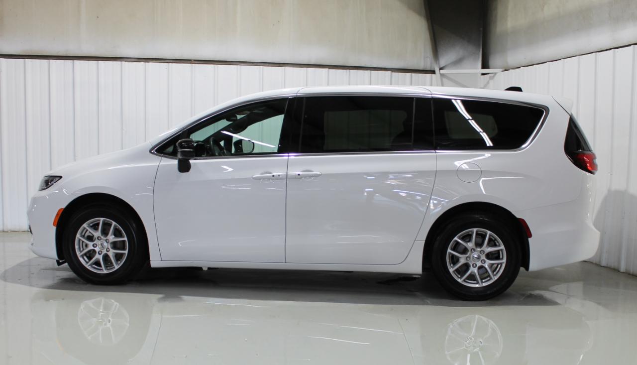 Chrysler Pacifica Select FWD 2025