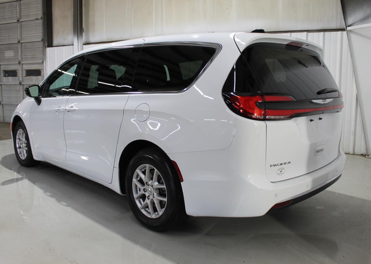 Chrysler Pacifica Select FWD 2025