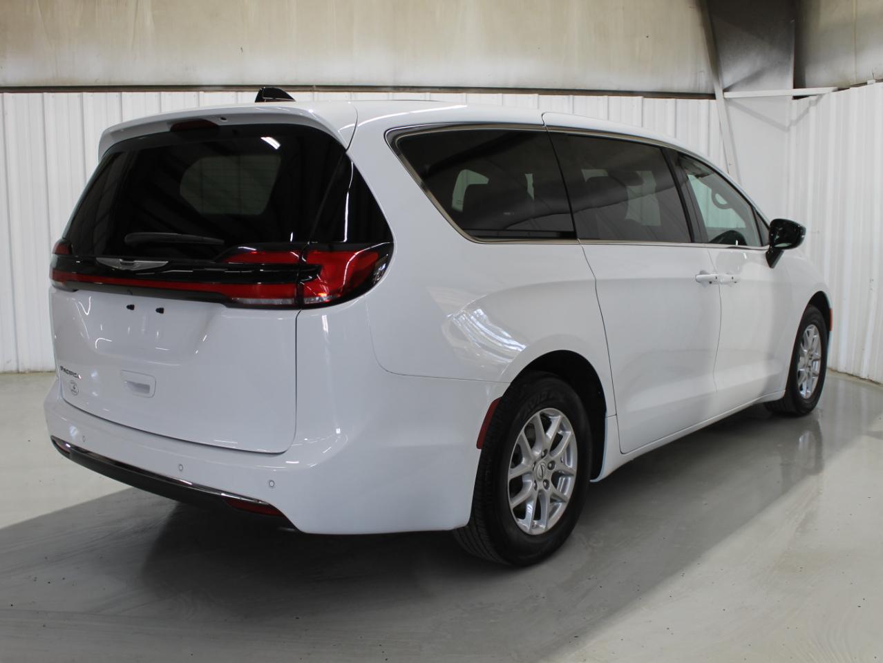 Chrysler Pacifica Select FWD 2025