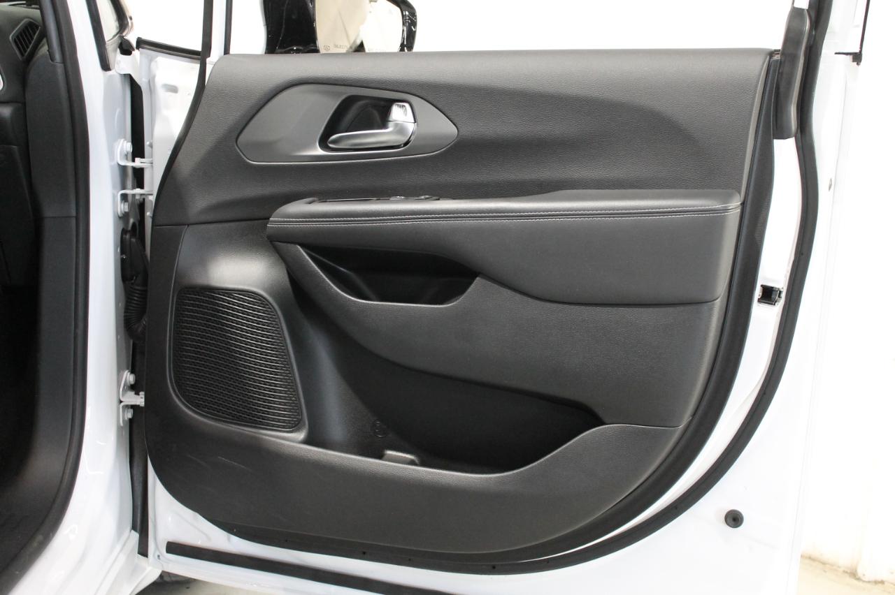 Chrysler Pacifica Select FWD 2025