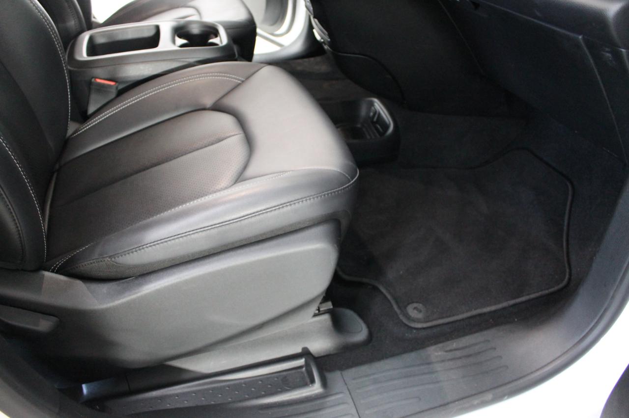 Chrysler Pacifica Select FWD 2025