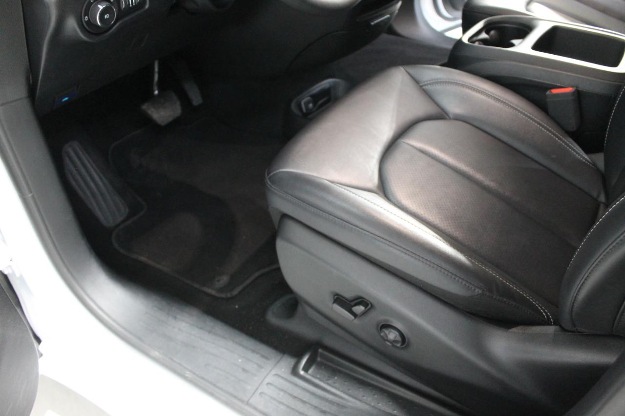 Chrysler Pacifica Select FWD 2025