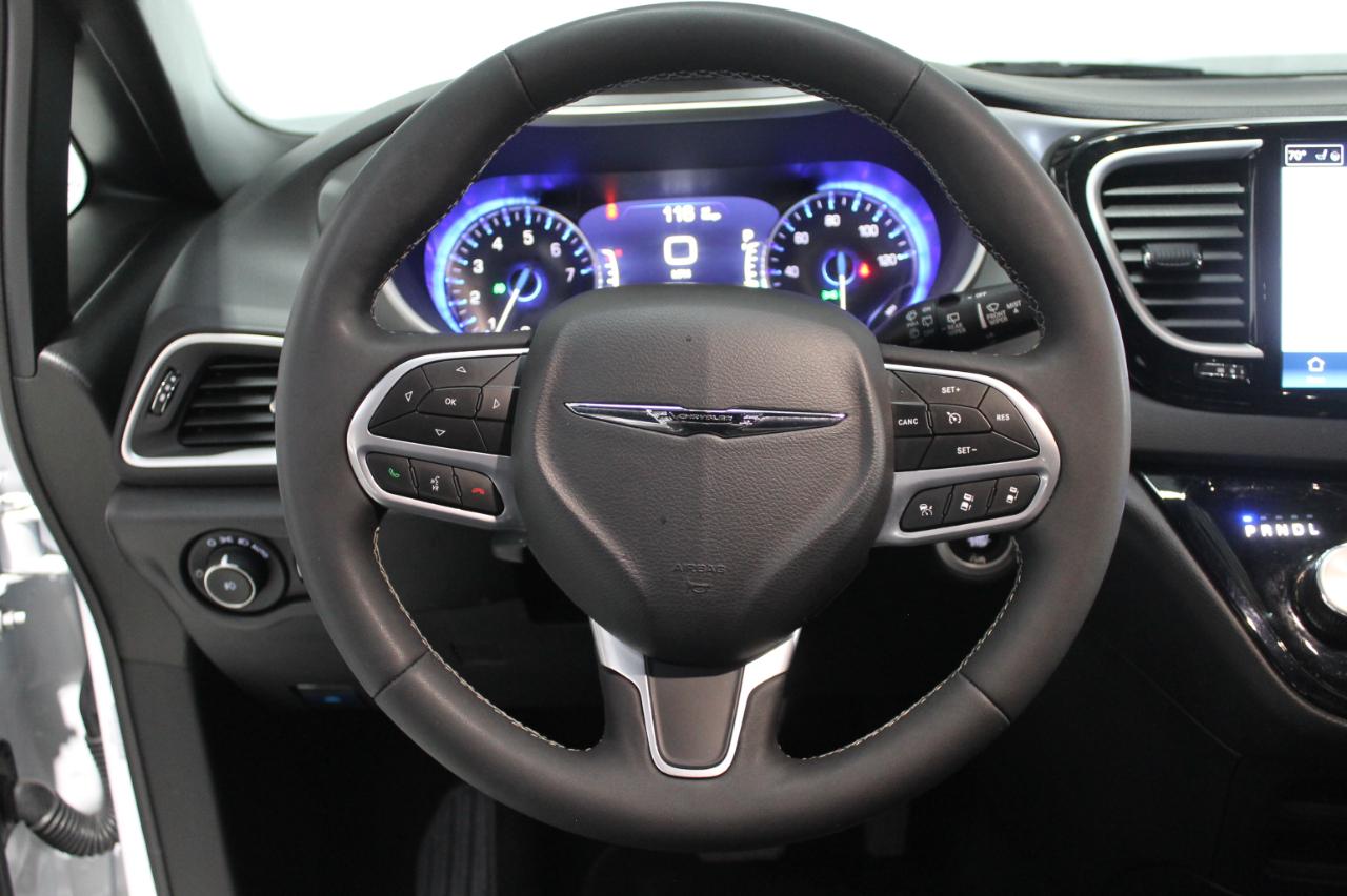 Chrysler Pacifica Select FWD 2025