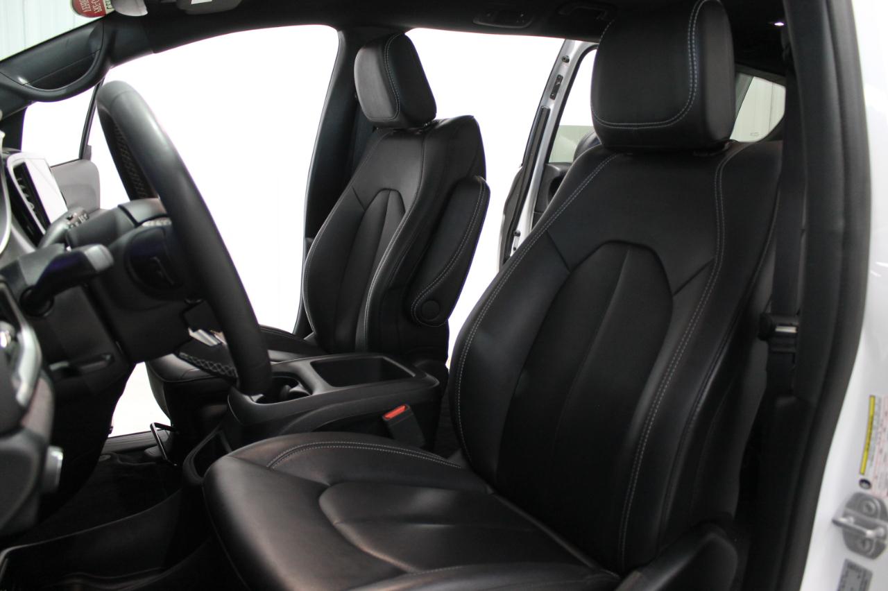 Chrysler Pacifica Select FWD 2025