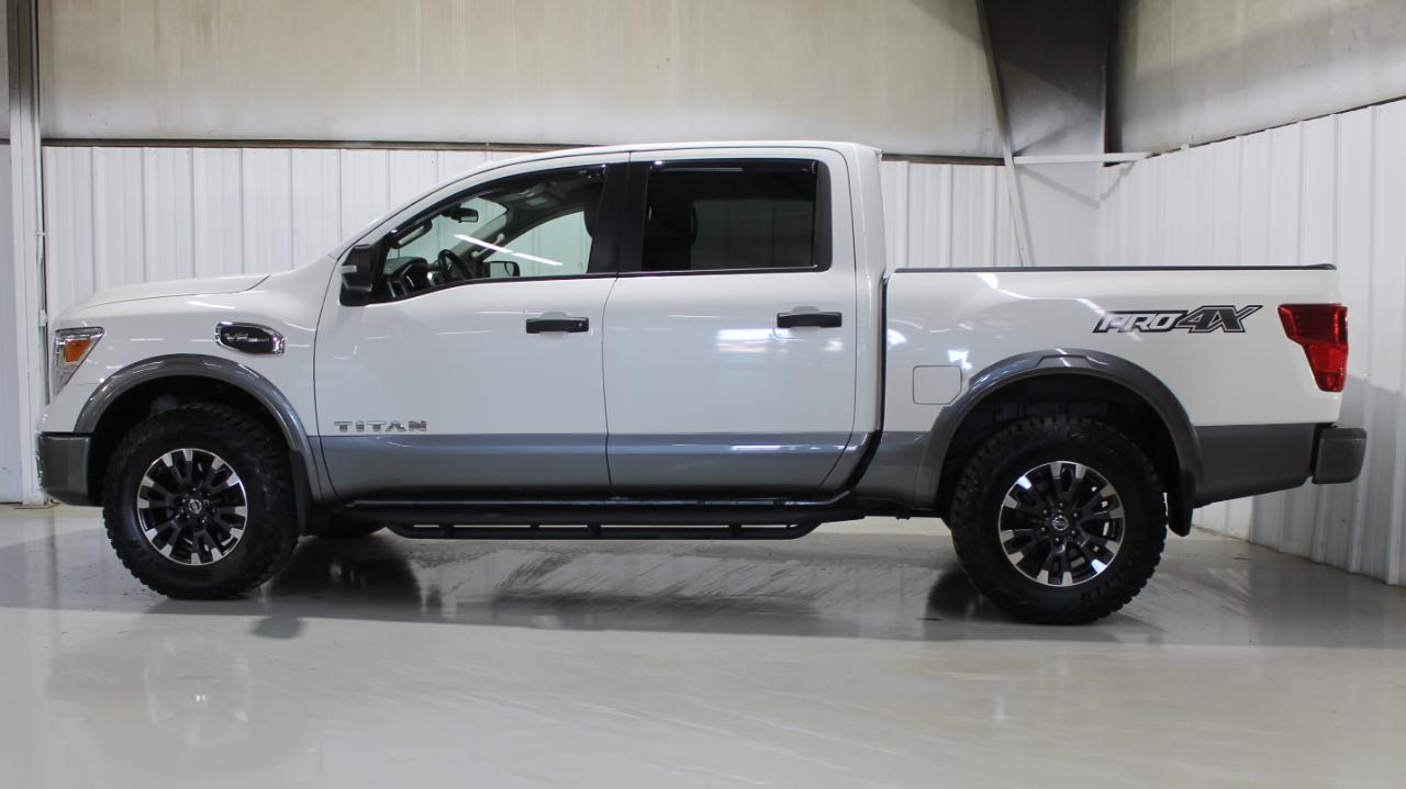 Nissan Titan 4x4 Crew Cab PRO-4X 2017