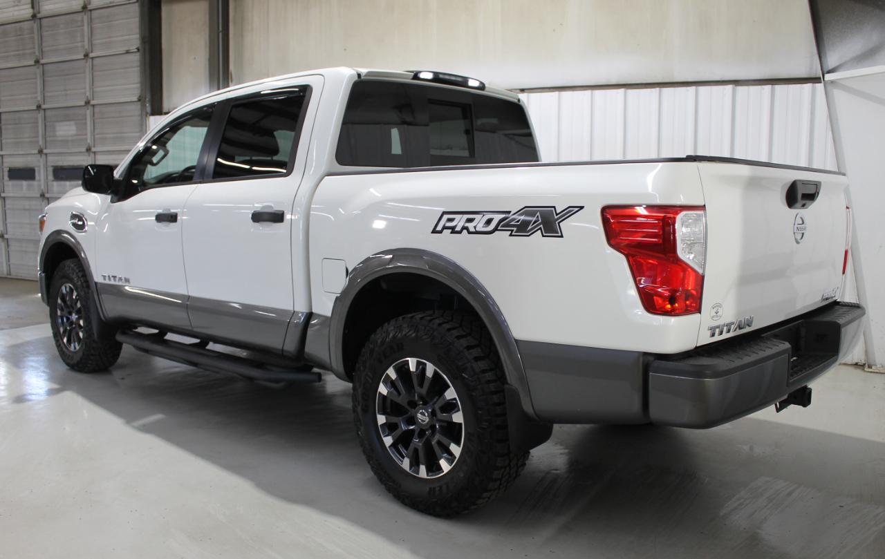 Nissan Titan 4x4 Crew Cab PRO-4X 2017