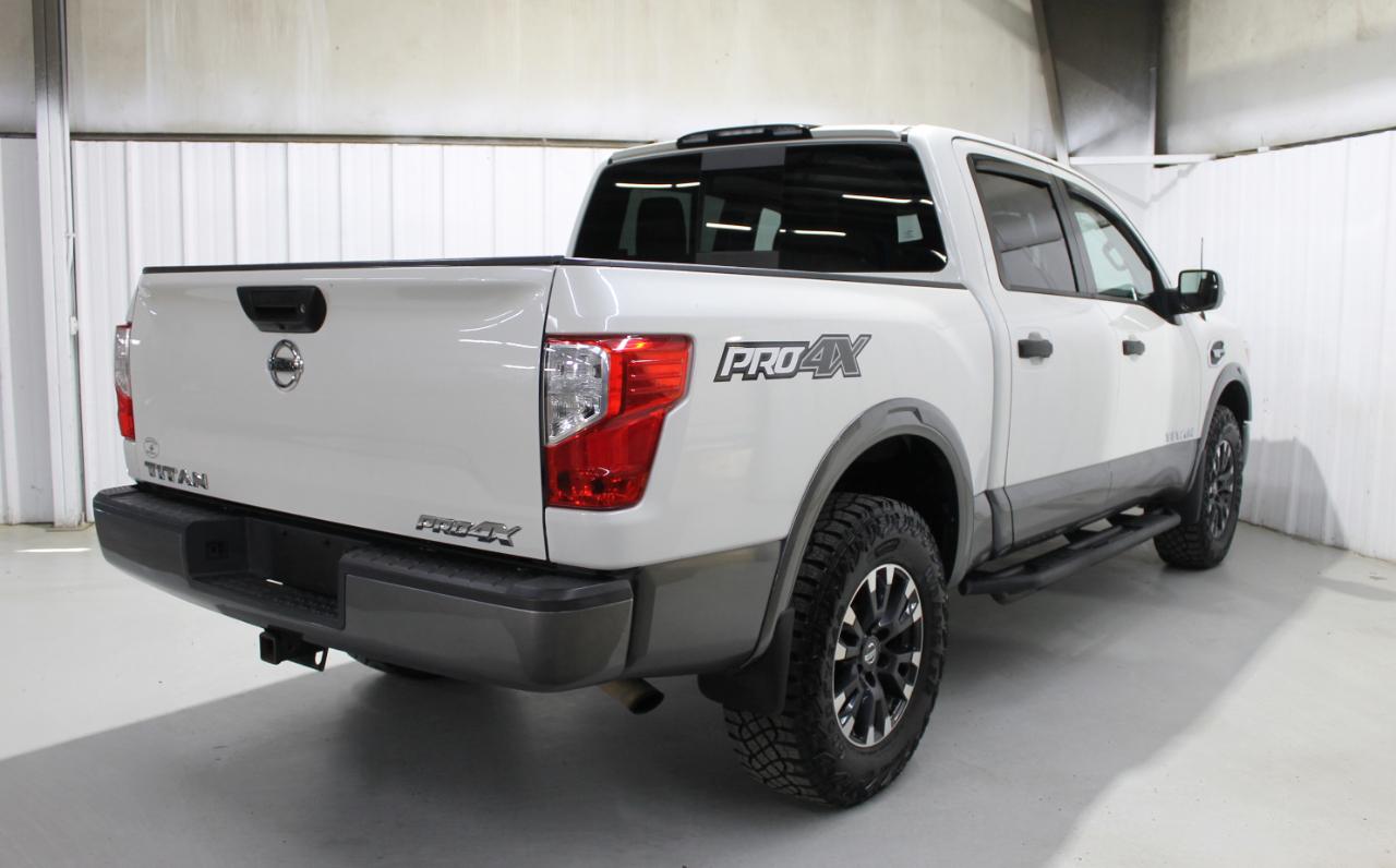 Nissan Titan 4x4 Crew Cab PRO-4X 2017