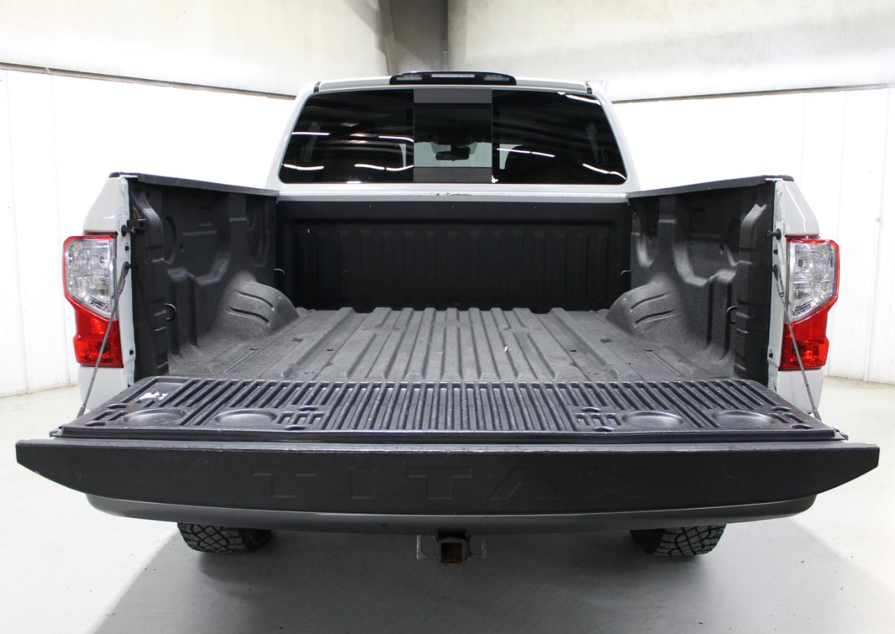 Nissan Titan 4x4 Crew Cab PRO-4X 2017