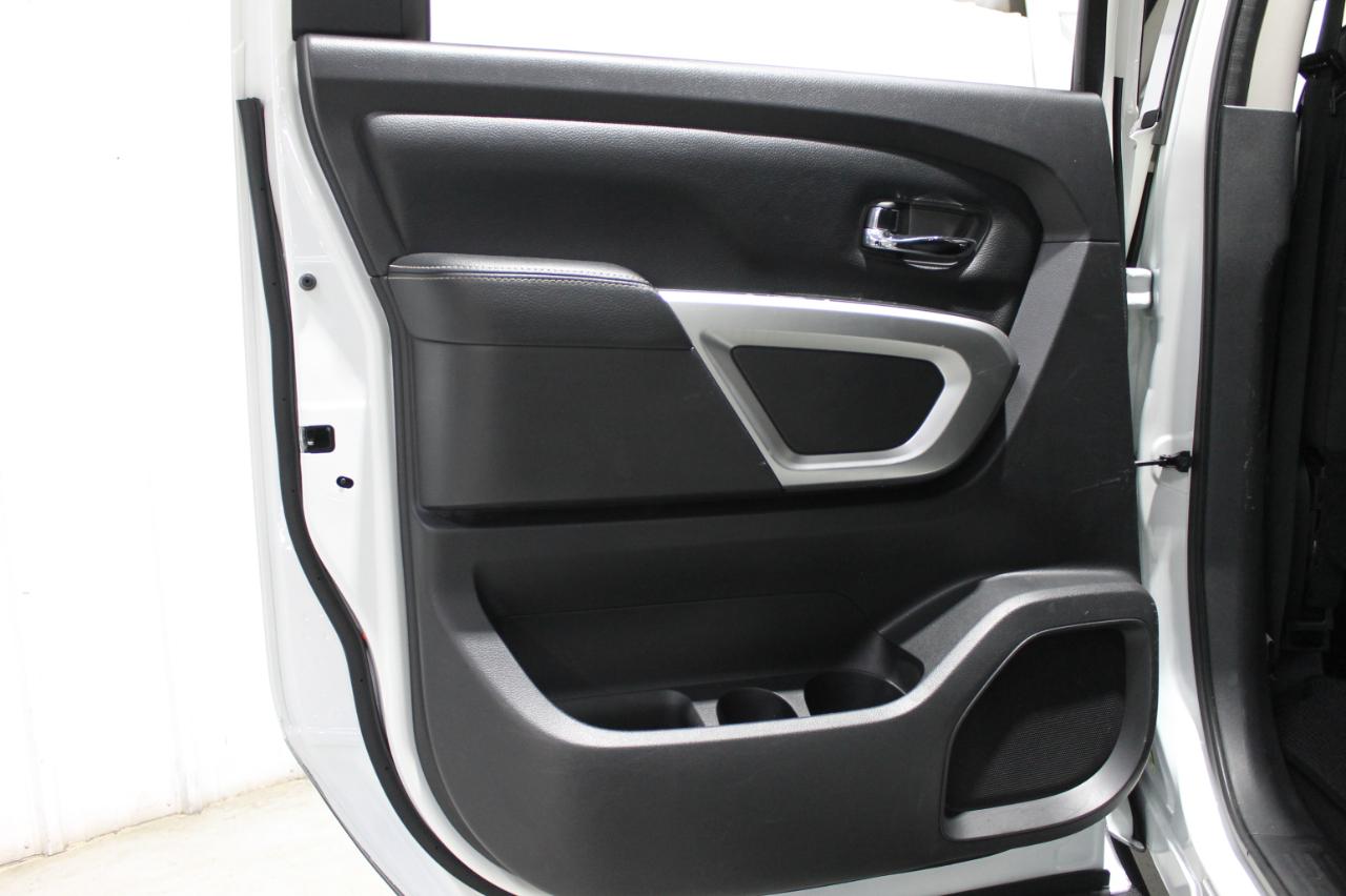 Nissan Titan 4x4 Crew Cab PRO-4X 2017