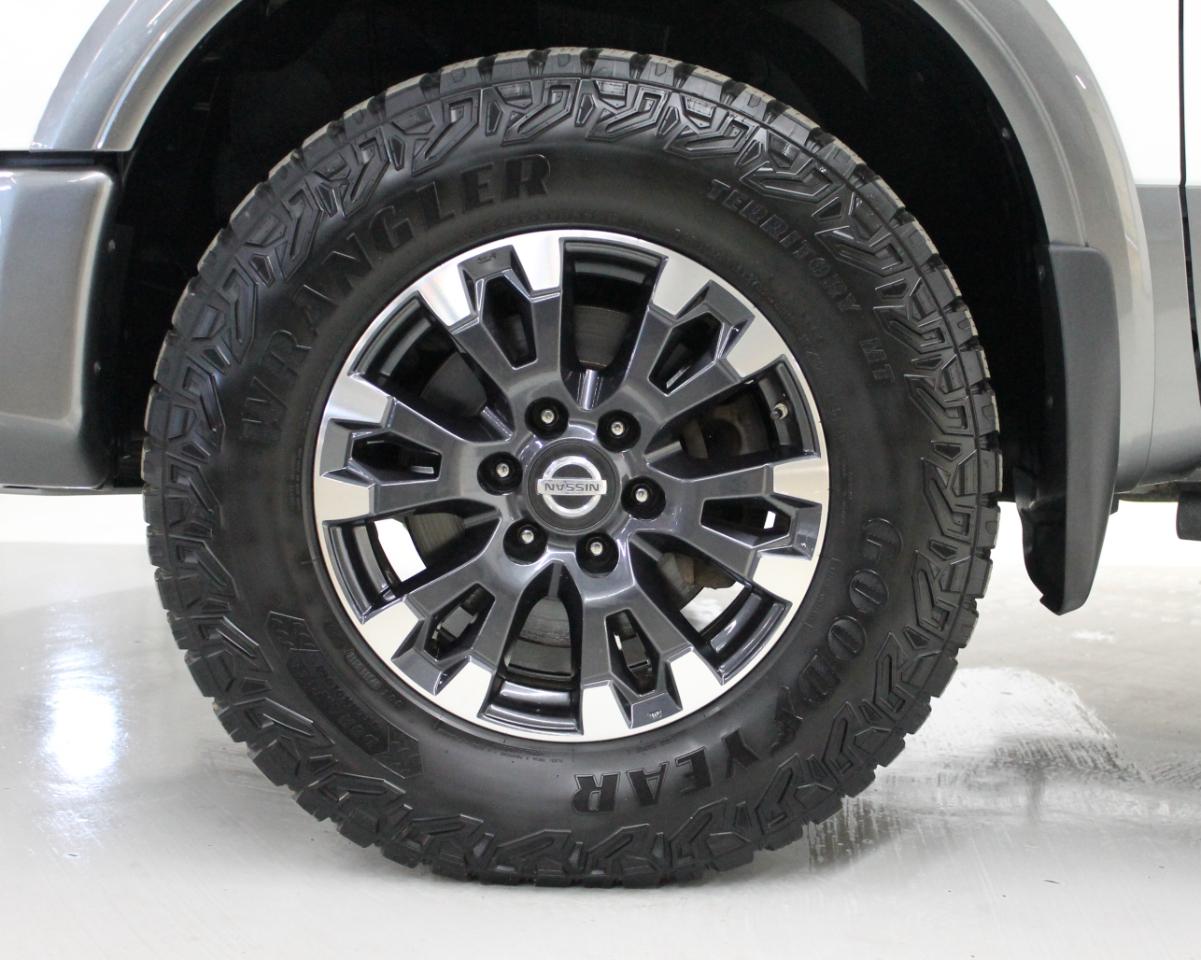 Nissan Titan 4x4 Crew Cab PRO-4X 2017