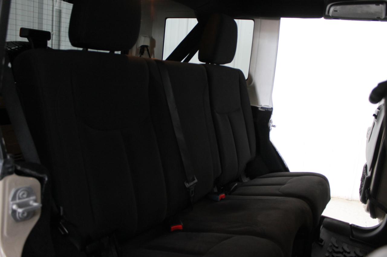 Jeep Wrangler Unlimited 4WD 4dr Sport 2016