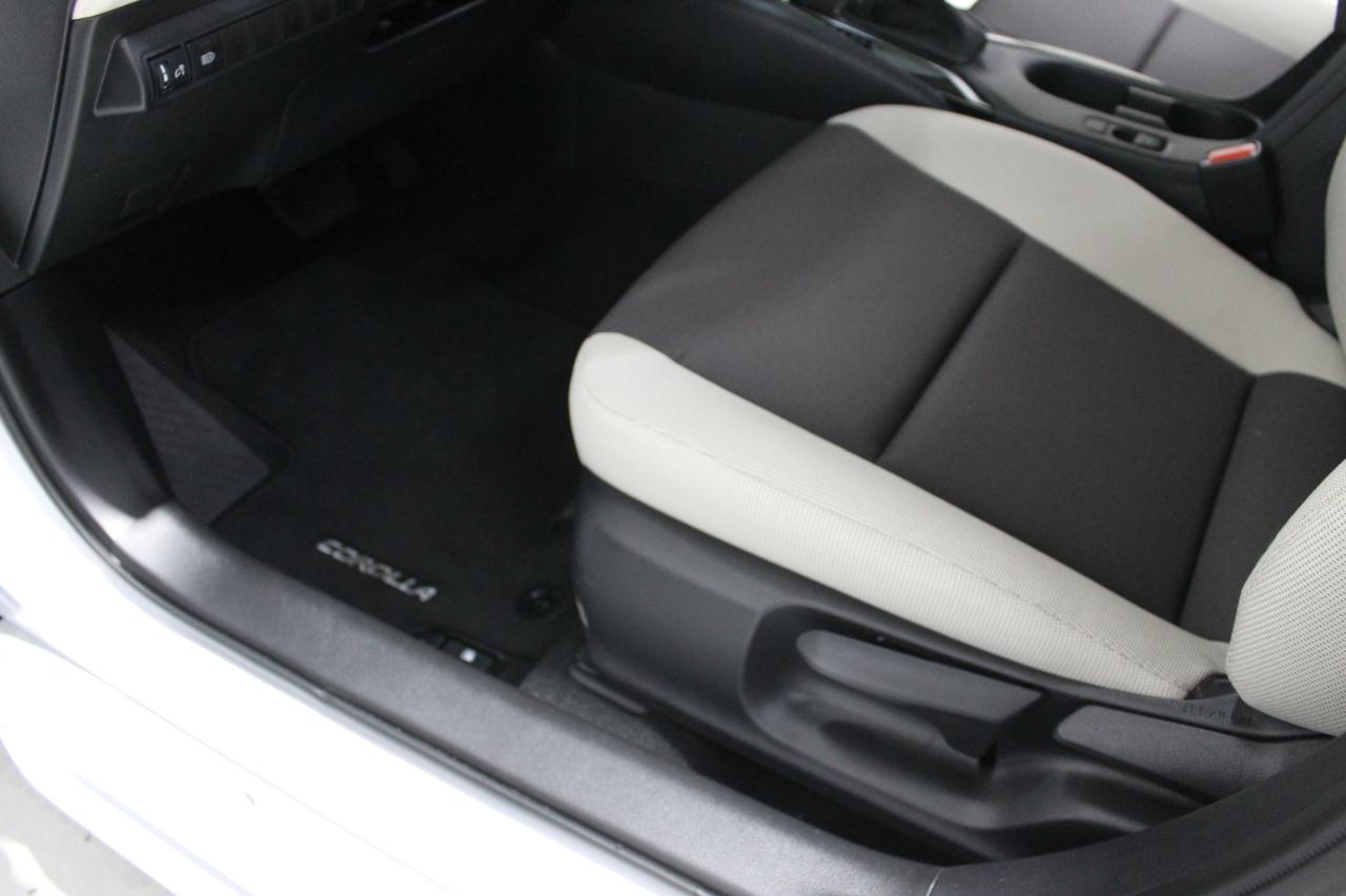 Toyota Corolla LE 2026