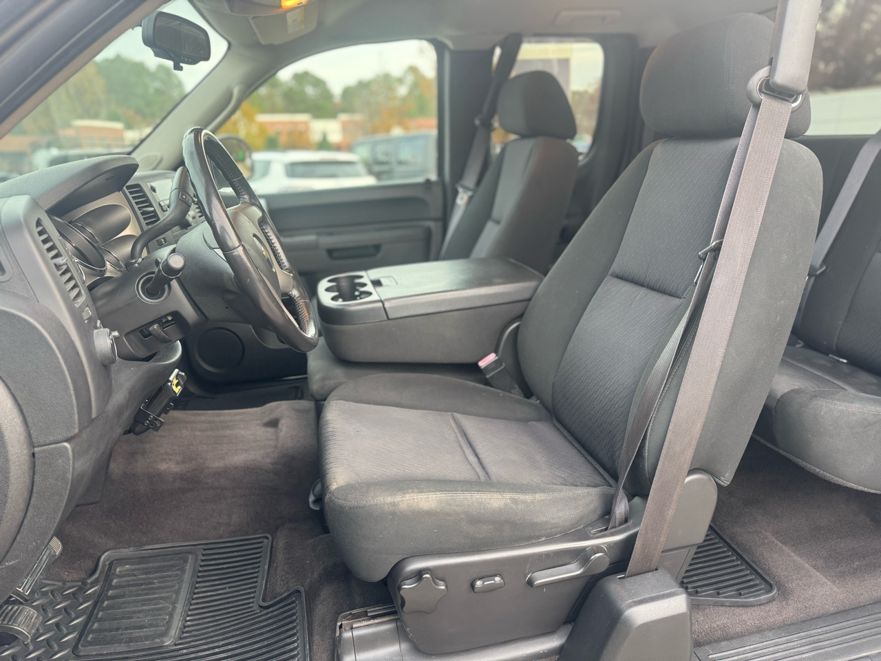 Chevrolet Silverado 1500 4WD Ext Cab 143.5" LT 2012