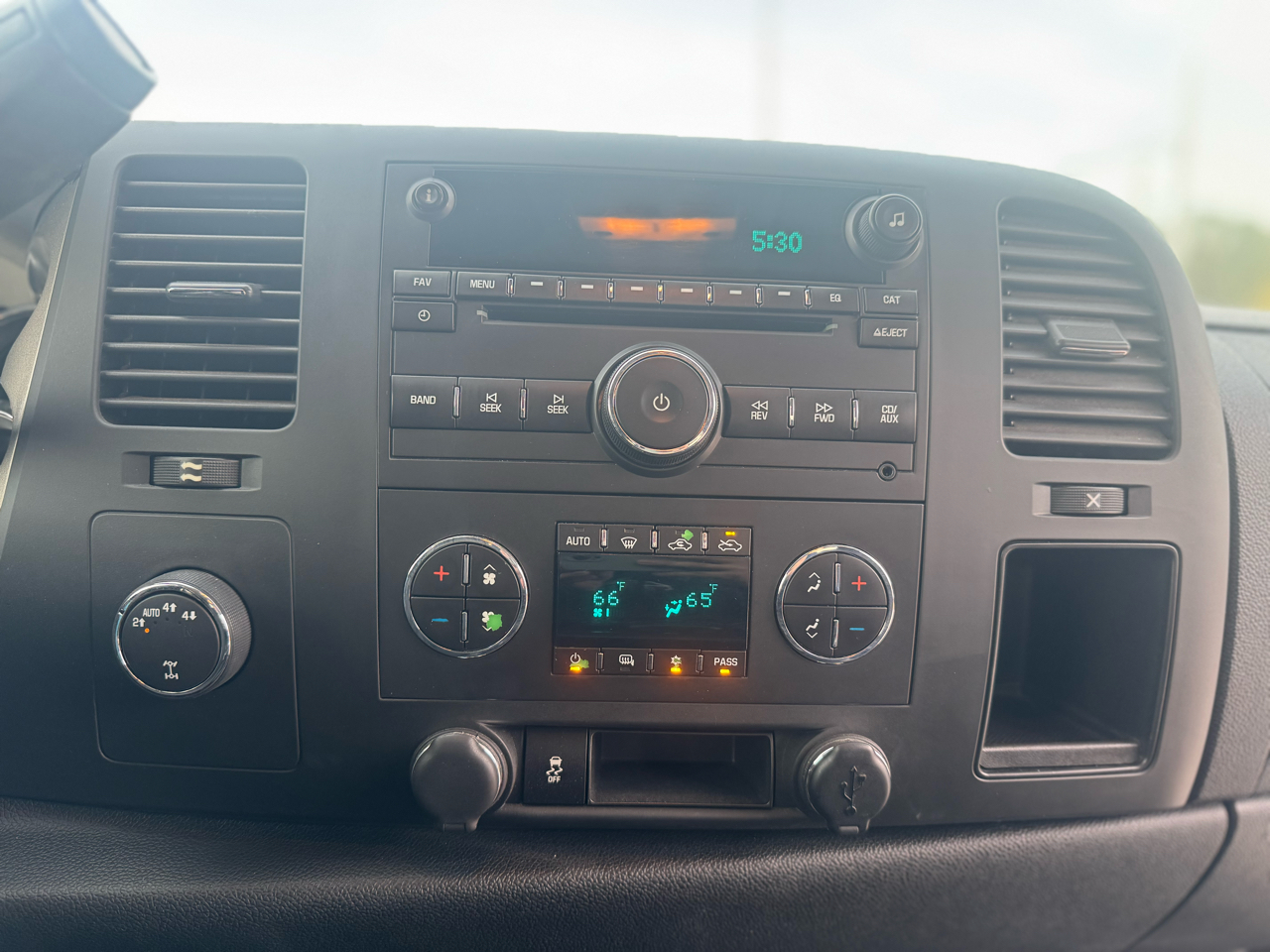 Chevrolet Silverado 1500 4WD Ext Cab 143.5" LT 2012