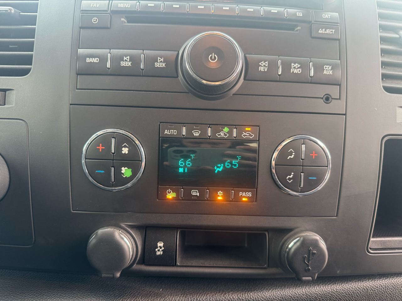 Chevrolet Silverado 1500 4WD Ext Cab 143.5" LT 2012