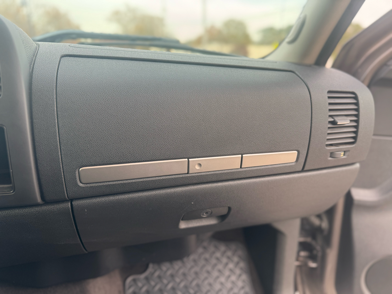 Chevrolet Silverado 1500 4WD Ext Cab 143.5" LT 2012