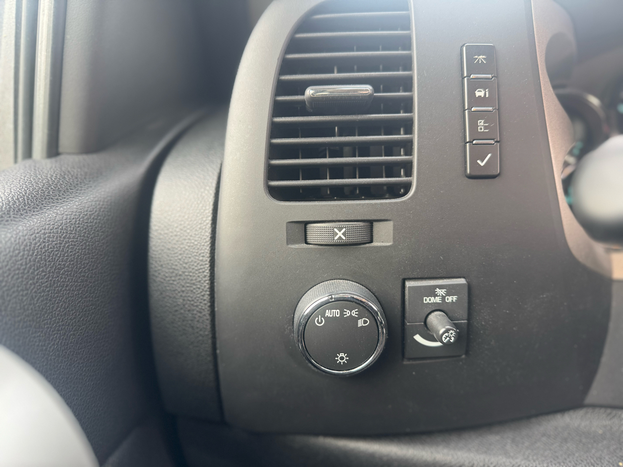 Chevrolet Silverado 1500 4WD Ext Cab 143.5" LT 2012