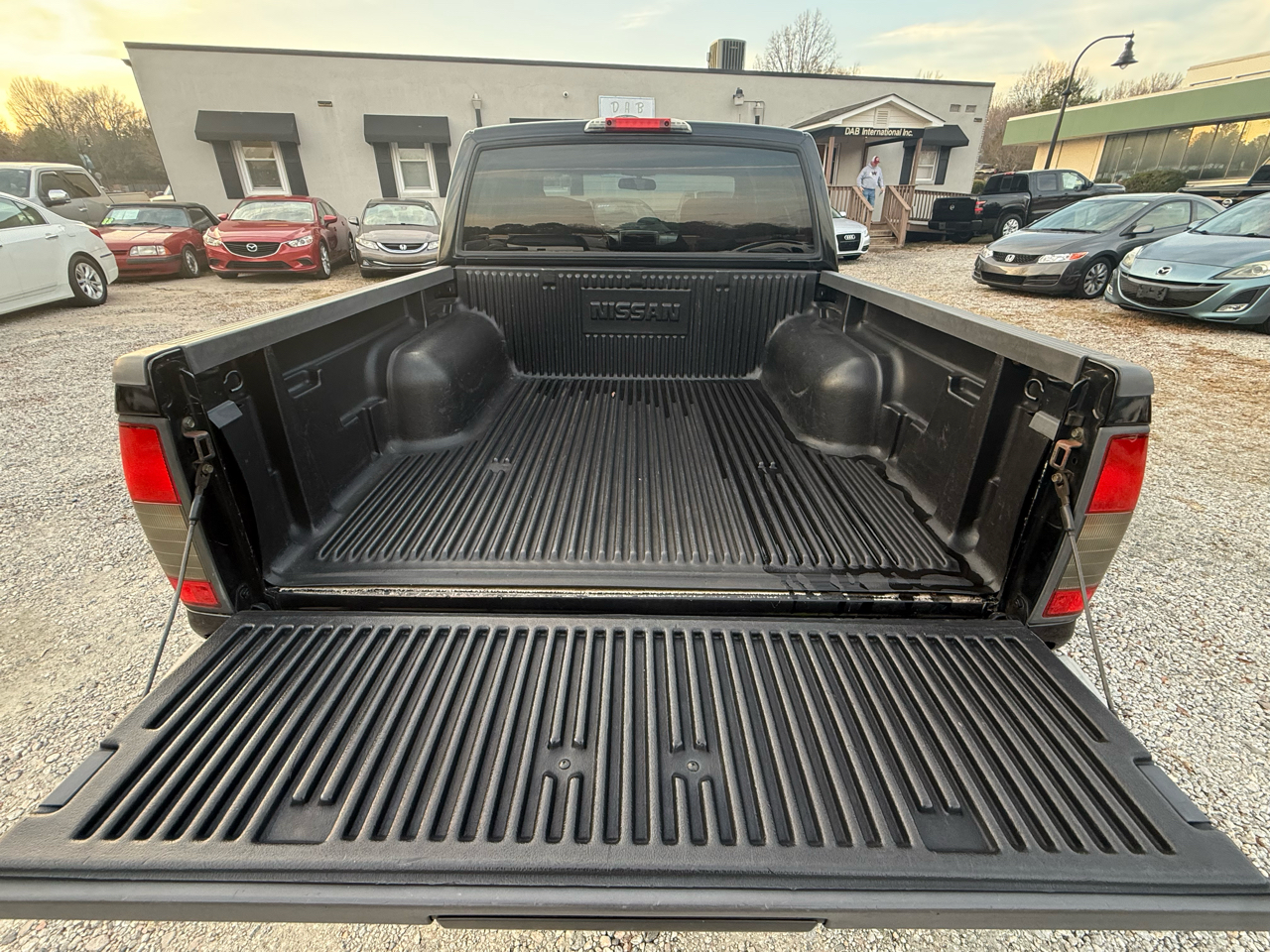 Nissan Frontier 2WD XE Crew Cab V6 Auto Std Bed 2004