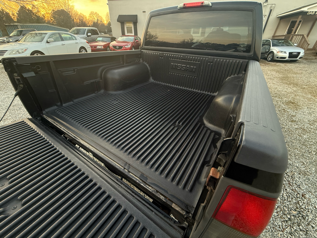 Nissan Frontier 2WD XE Crew Cab V6 Auto Std Bed 2004