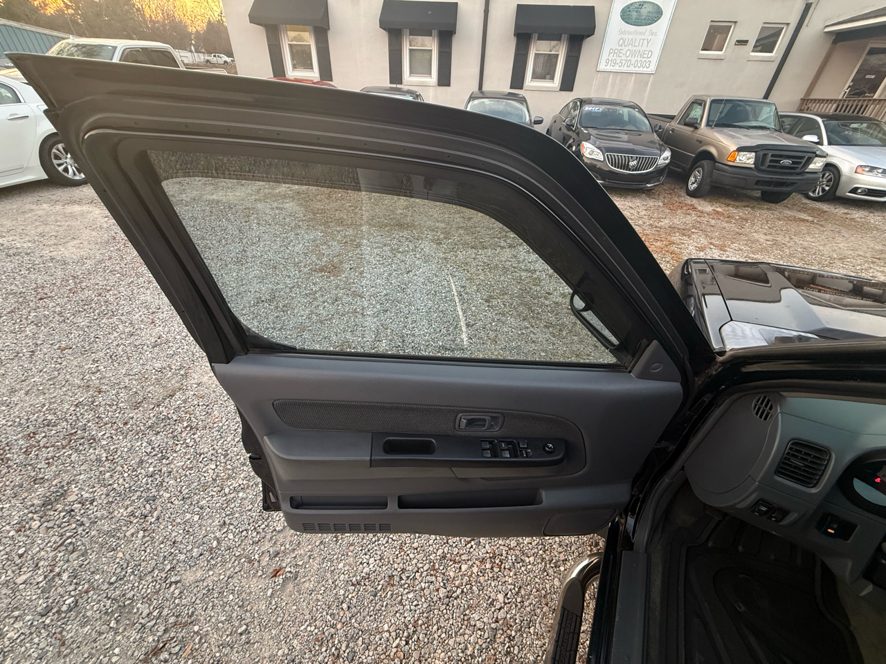 Nissan Frontier 2WD XE Crew Cab V6 Auto Std Bed 2004