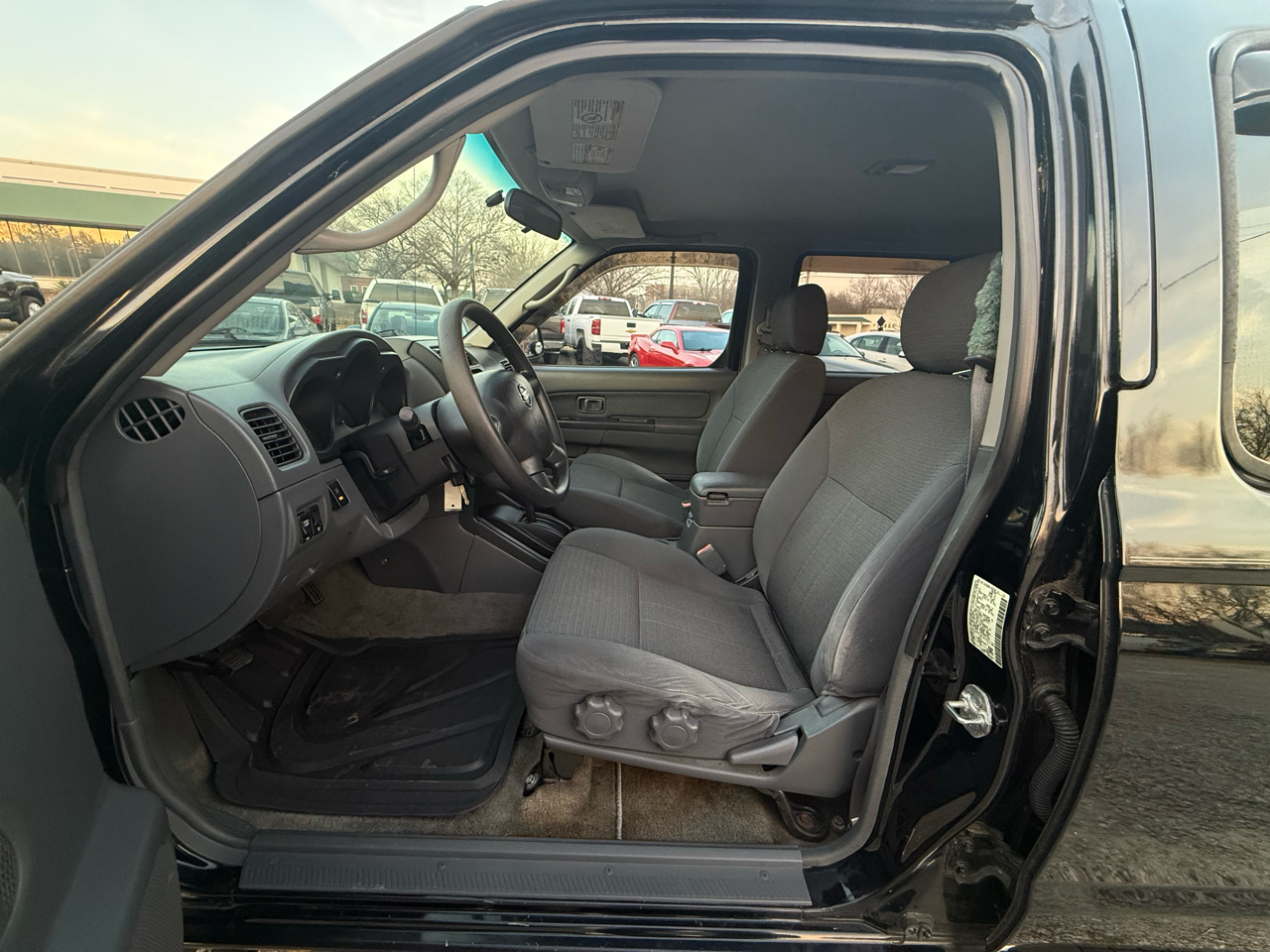 Nissan Frontier 2WD XE Crew Cab V6 Auto Std Bed 2004