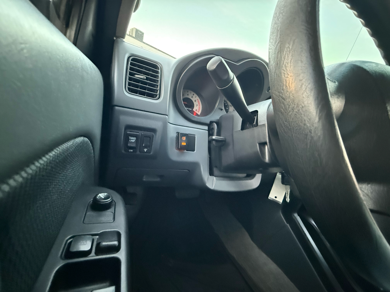 Nissan Frontier 2WD XE Crew Cab V6 Auto Std Bed 2004