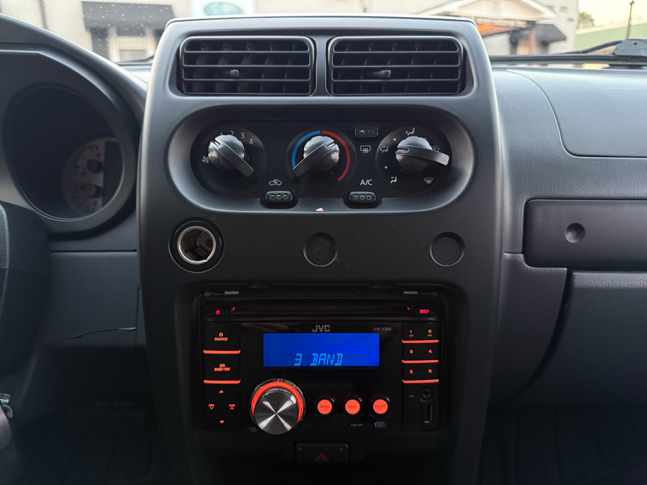 Nissan Frontier 2WD XE Crew Cab V6 Auto Std Bed 2004