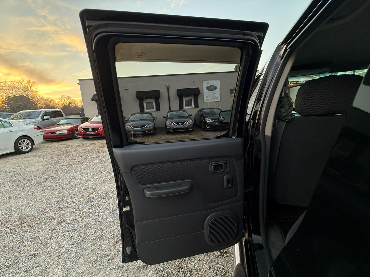 Nissan Frontier 2WD XE Crew Cab V6 Auto Std Bed 2004