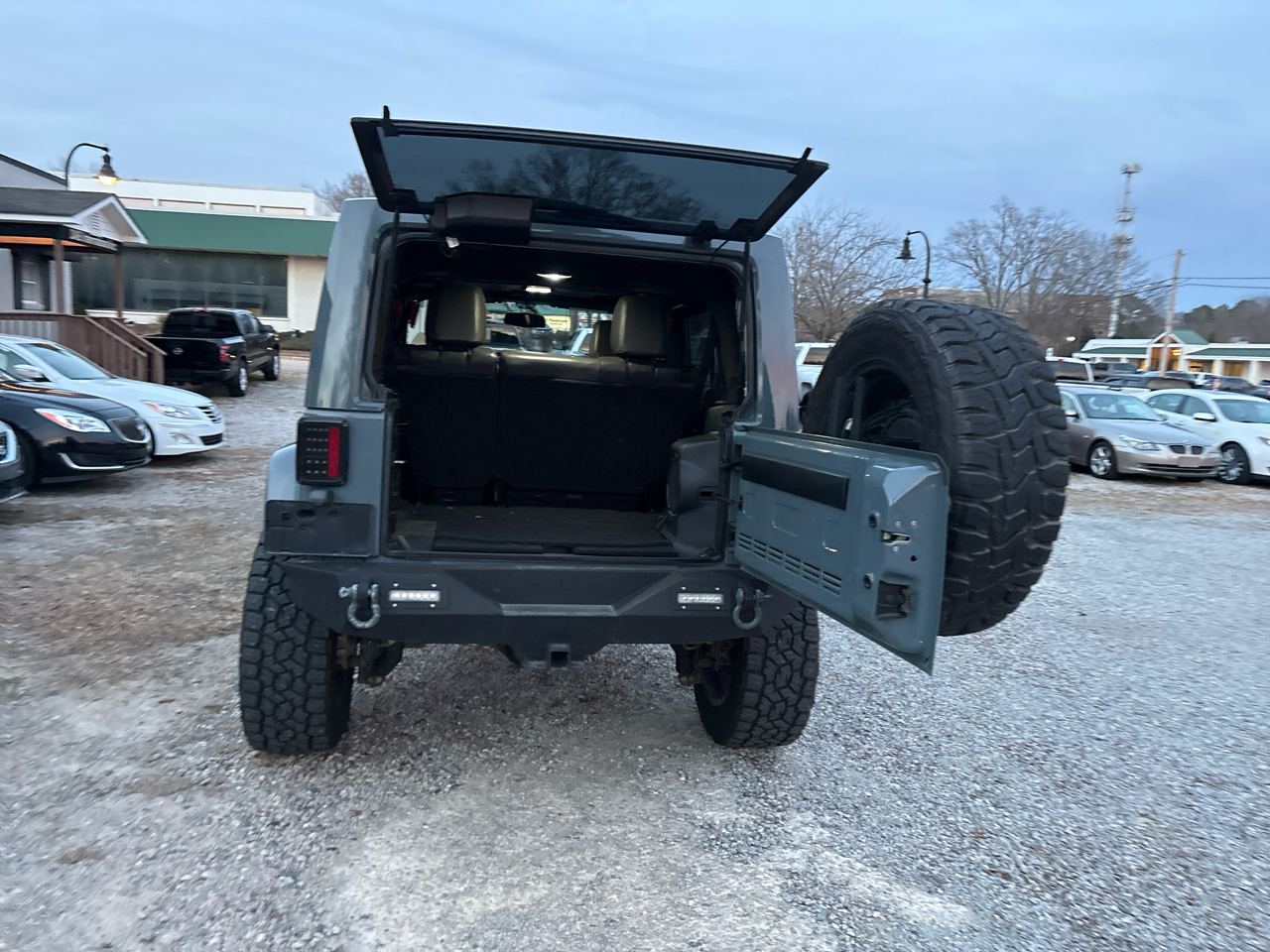 Jeep Wrangler Unlimited 4WD 4dr Sahara 2014