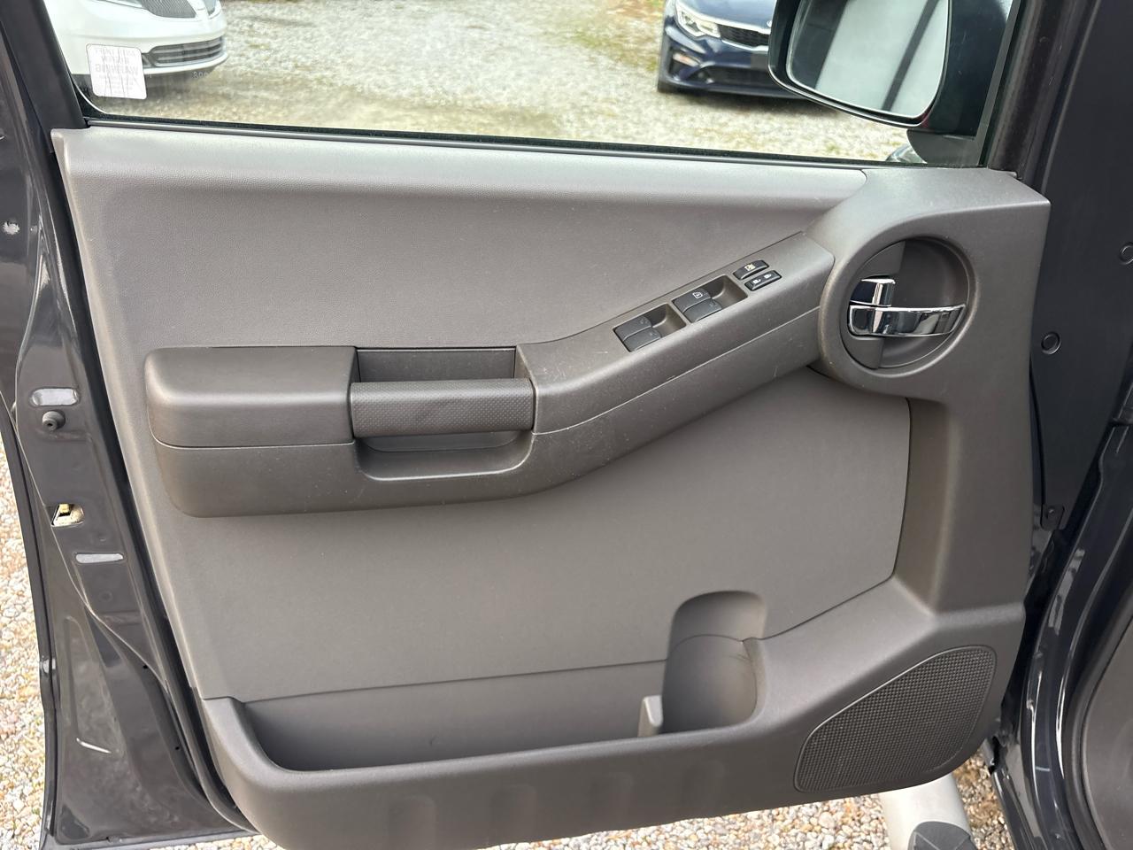 Nissan Xterra 4WD 4dr Auto S 2012