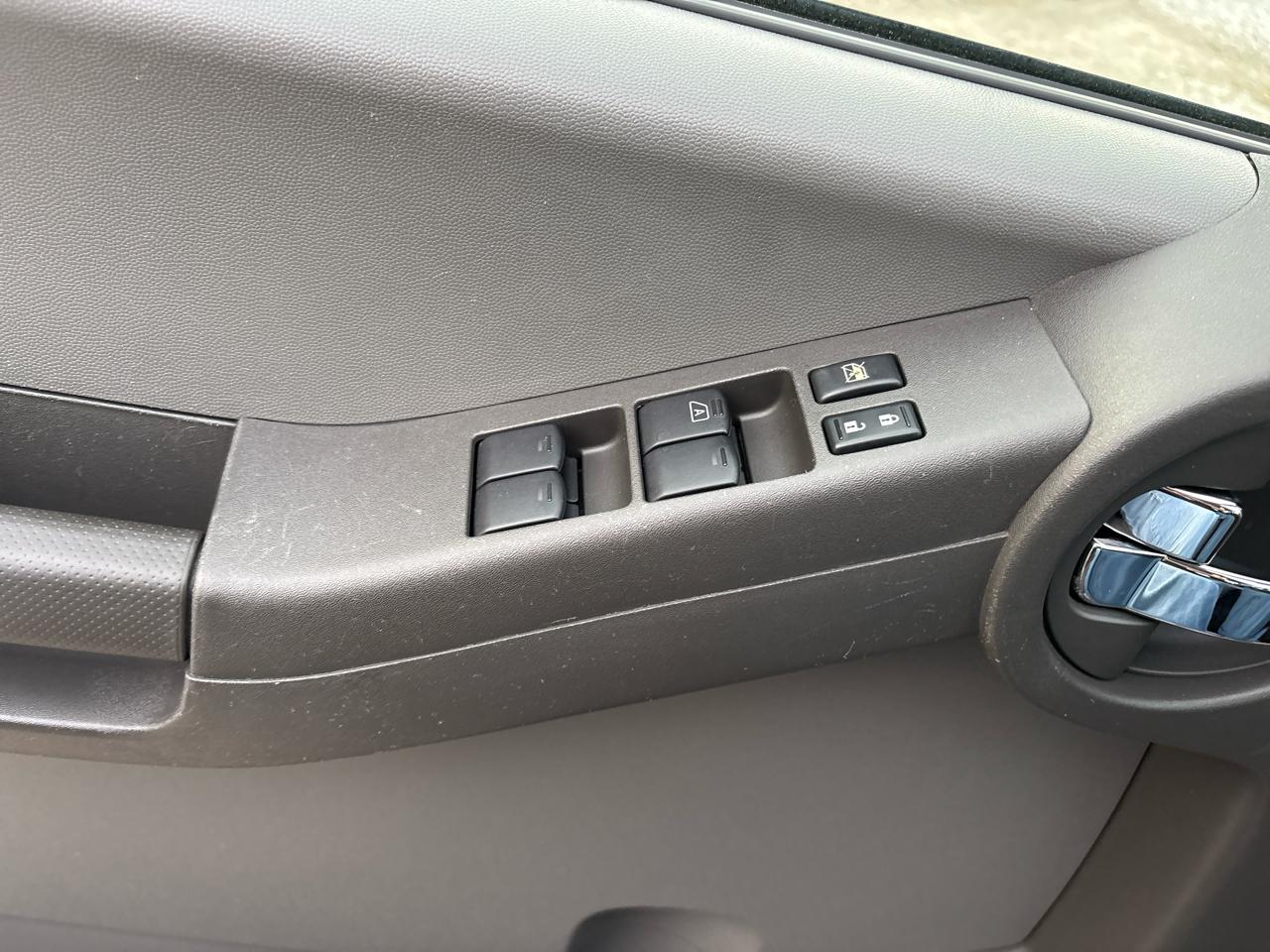 Nissan Xterra 4WD 4dr Auto S 2012