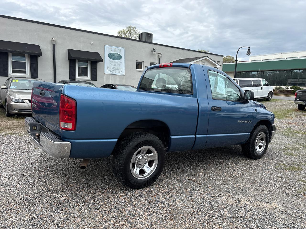 Dodge Ram 1500 2dr Reg Cab 120.5" WB ST 2003
