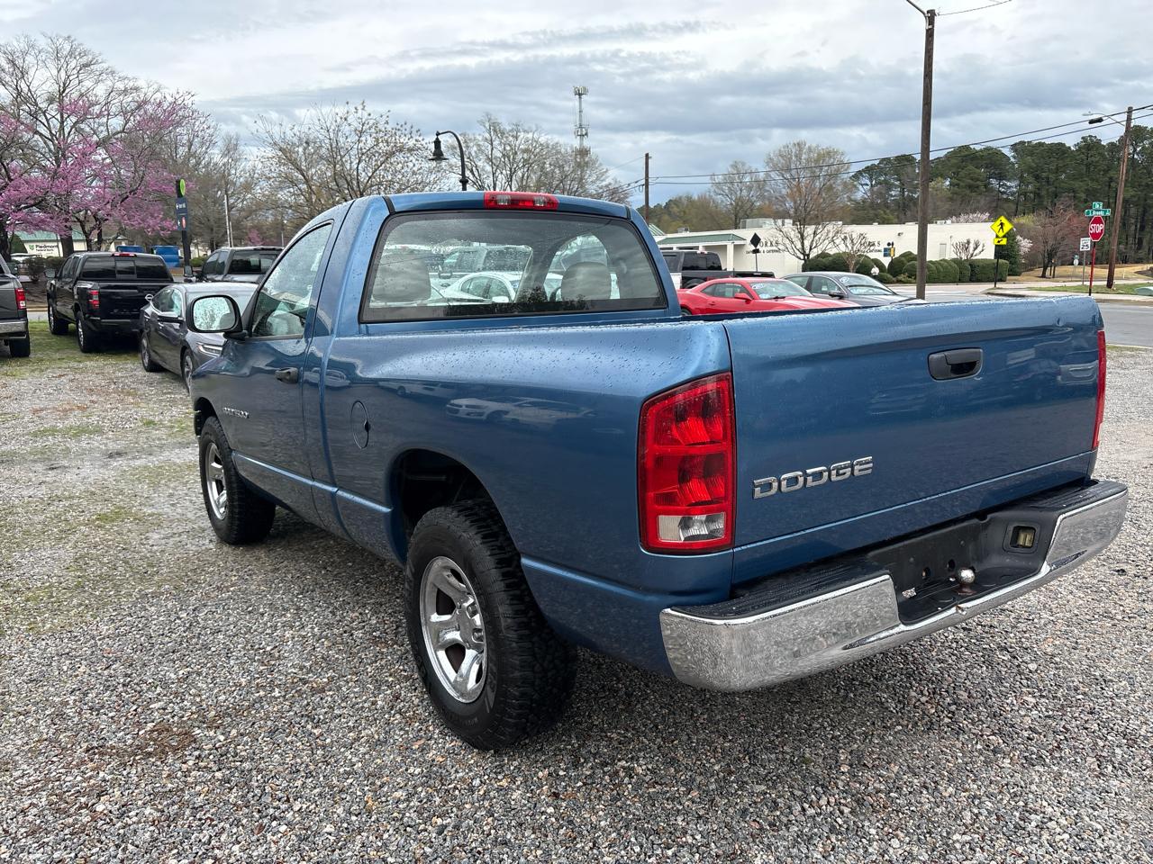 Dodge Ram 1500 2dr Reg Cab 120.5" WB ST 2003