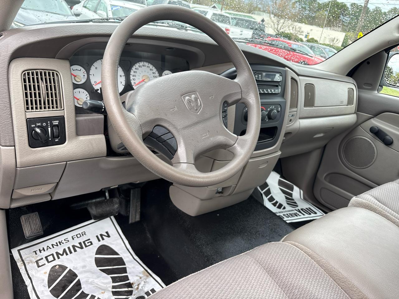 Dodge Ram 1500 2dr Reg Cab 120.5" WB ST 2003