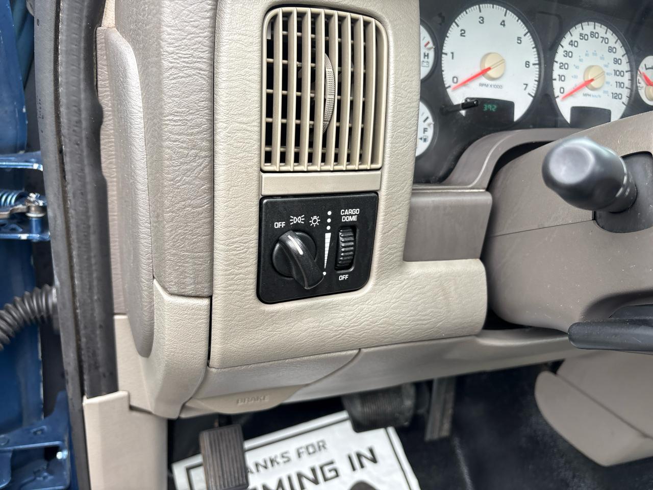 Dodge Ram 1500 2dr Reg Cab 120.5" WB ST 2003