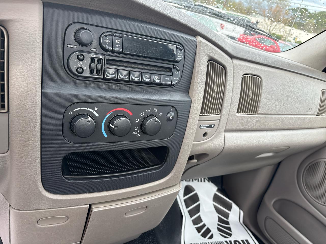 Dodge Ram 1500 2dr Reg Cab 120.5" WB ST 2003