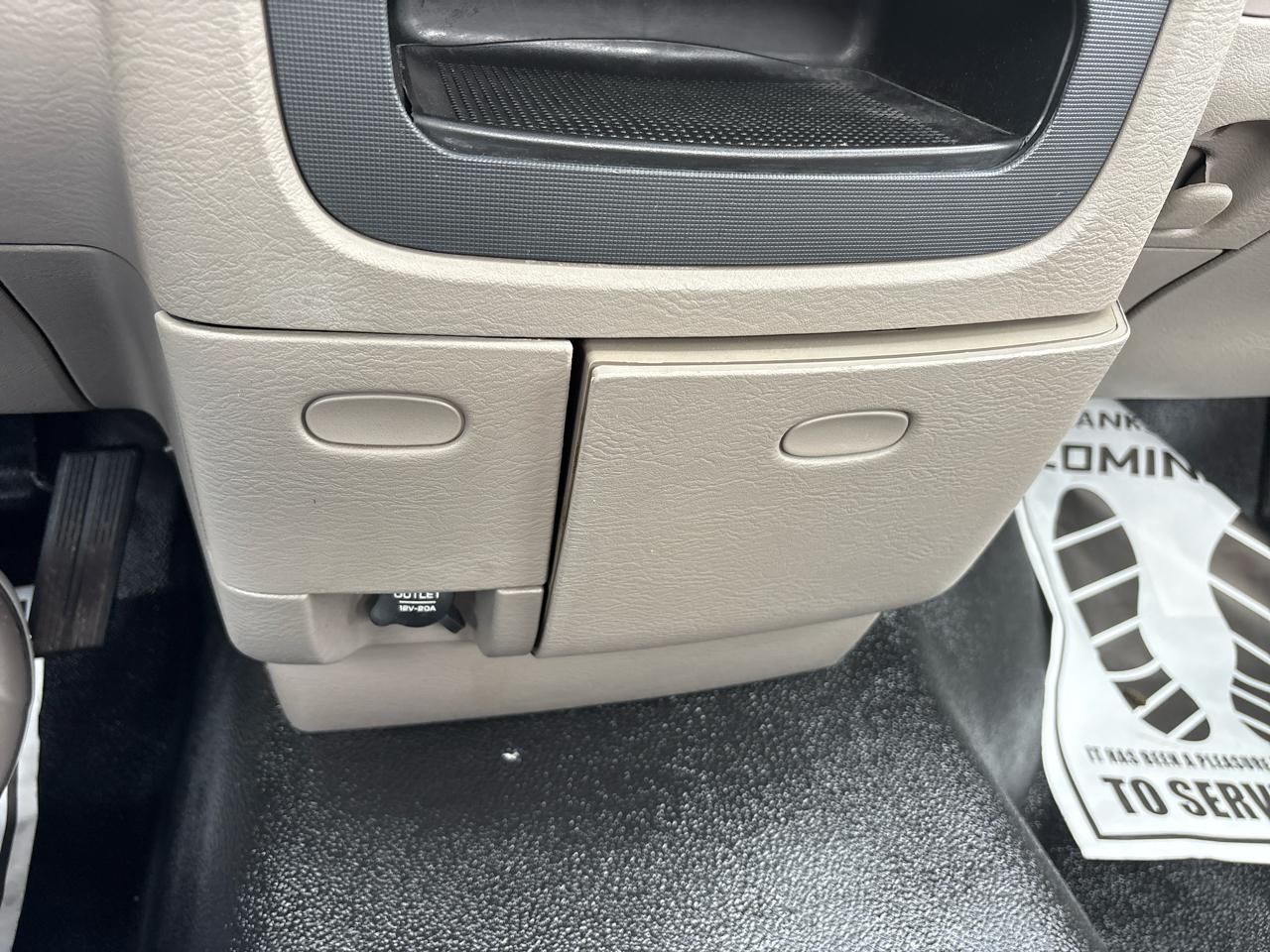 Dodge Ram 1500 2dr Reg Cab 120.5" WB ST 2003