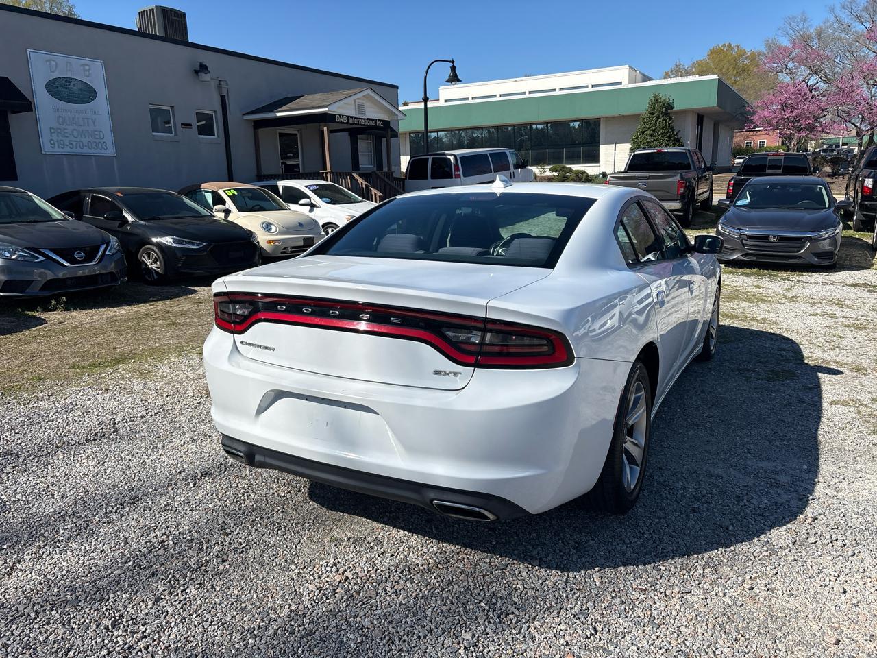 Dodge Charger 4dr Sdn SXT RWD 2015