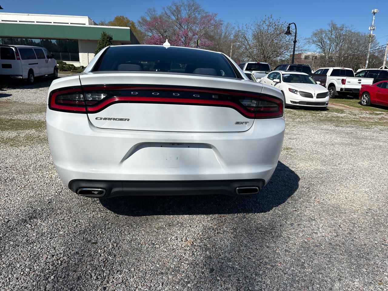 Dodge Charger 4dr Sdn SXT RWD 2015