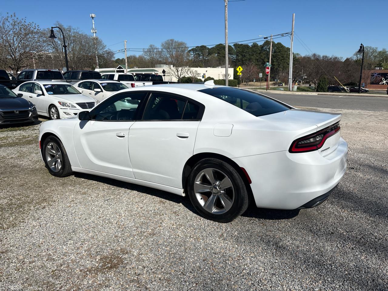 Dodge Charger 4dr Sdn SXT RWD 2015