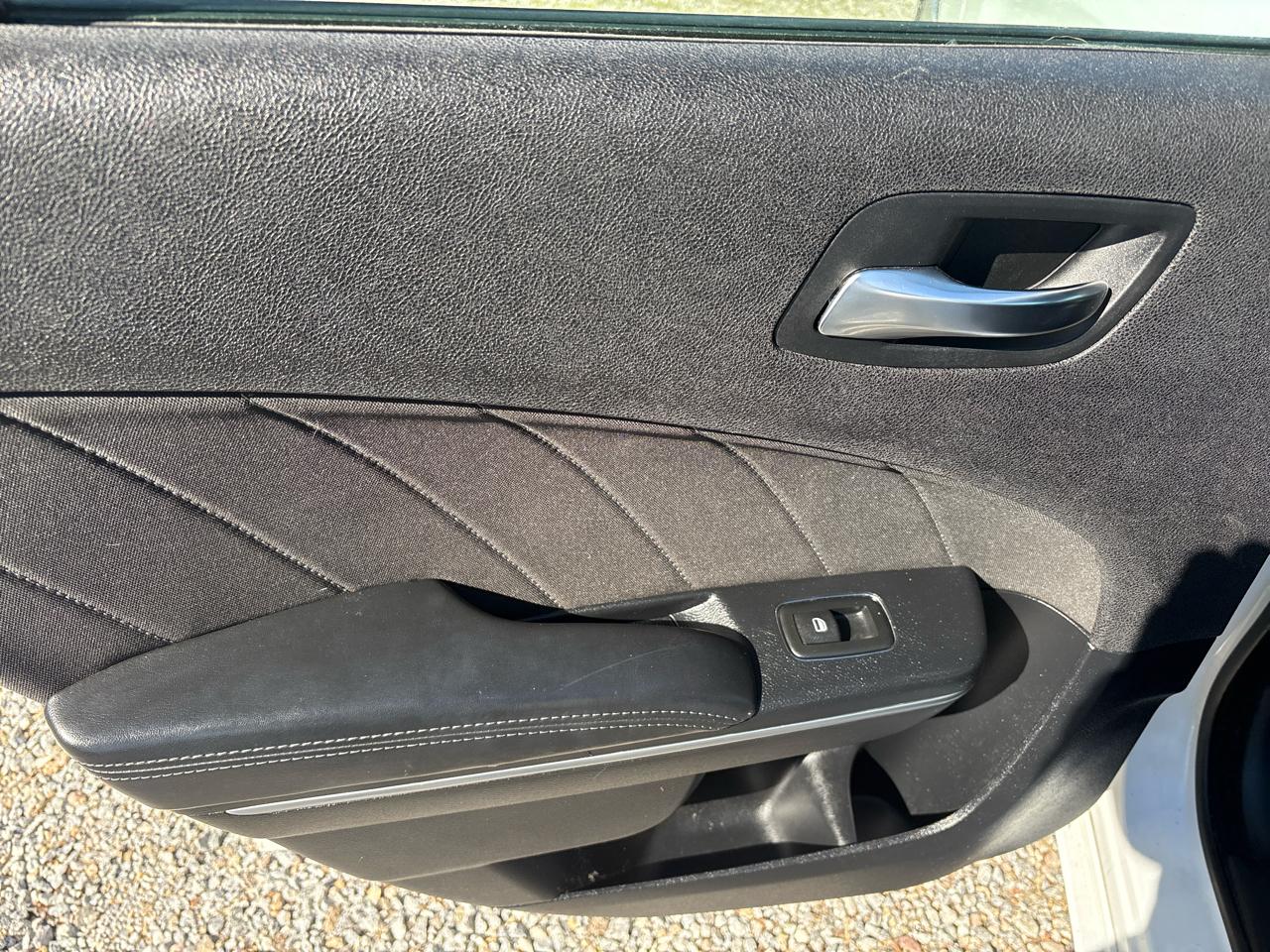 Dodge Charger 4dr Sdn SXT RWD 2015