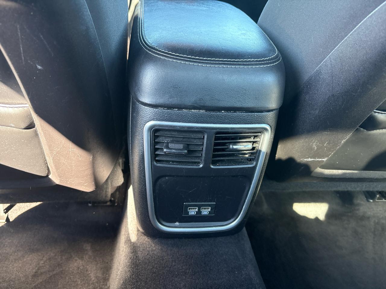 Dodge Charger 4dr Sdn SXT RWD 2015