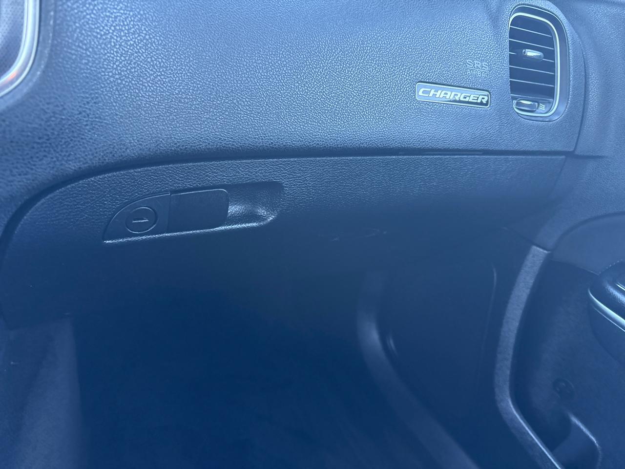 Dodge Charger 4dr Sdn SXT RWD 2015