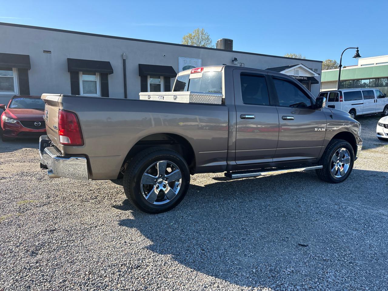 Dodge Ram 1500 4WD Quad Cab 140.5" SLT 2010
