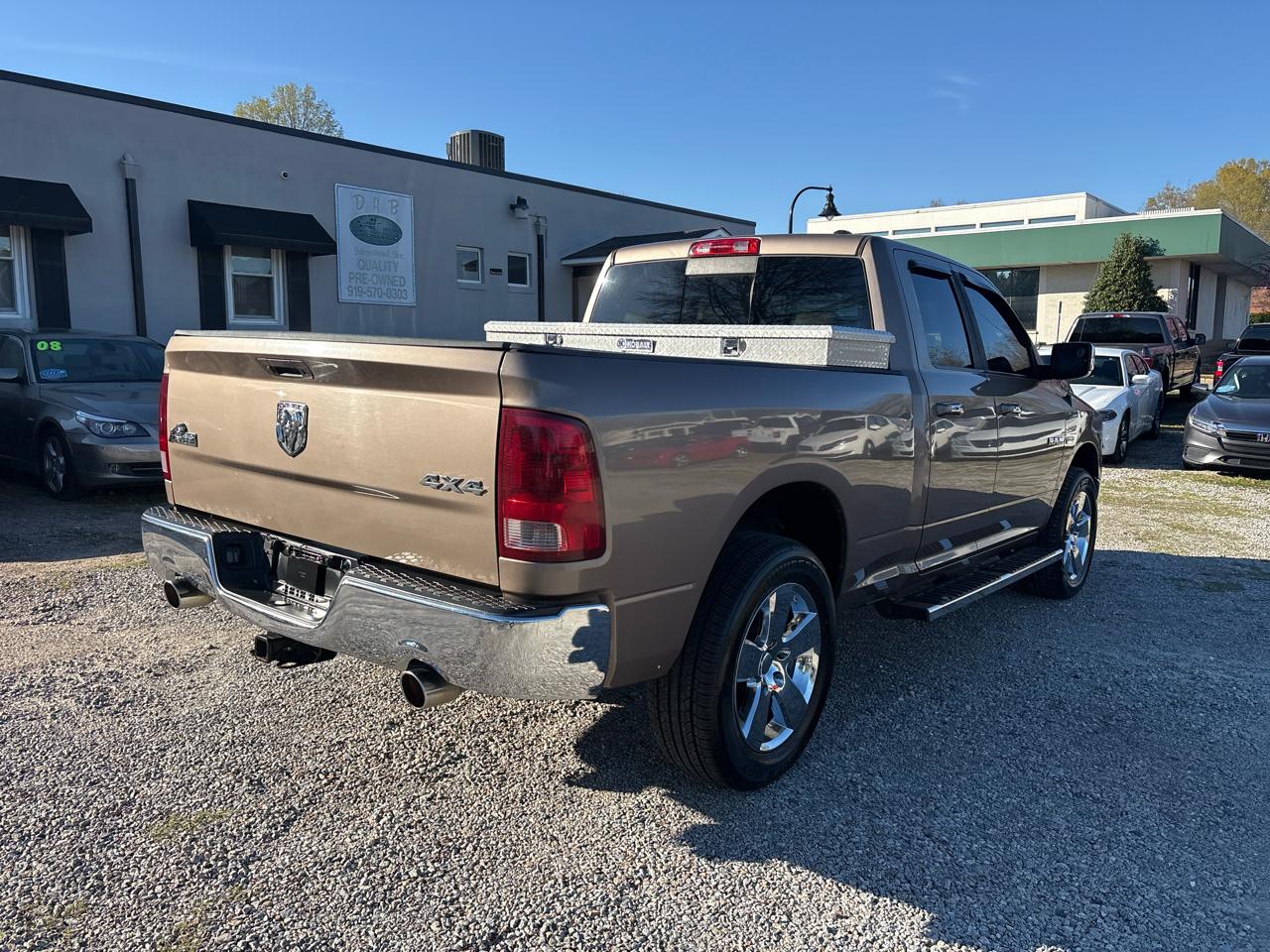 Dodge Ram 1500 4WD Quad Cab 140.5" SLT 2010