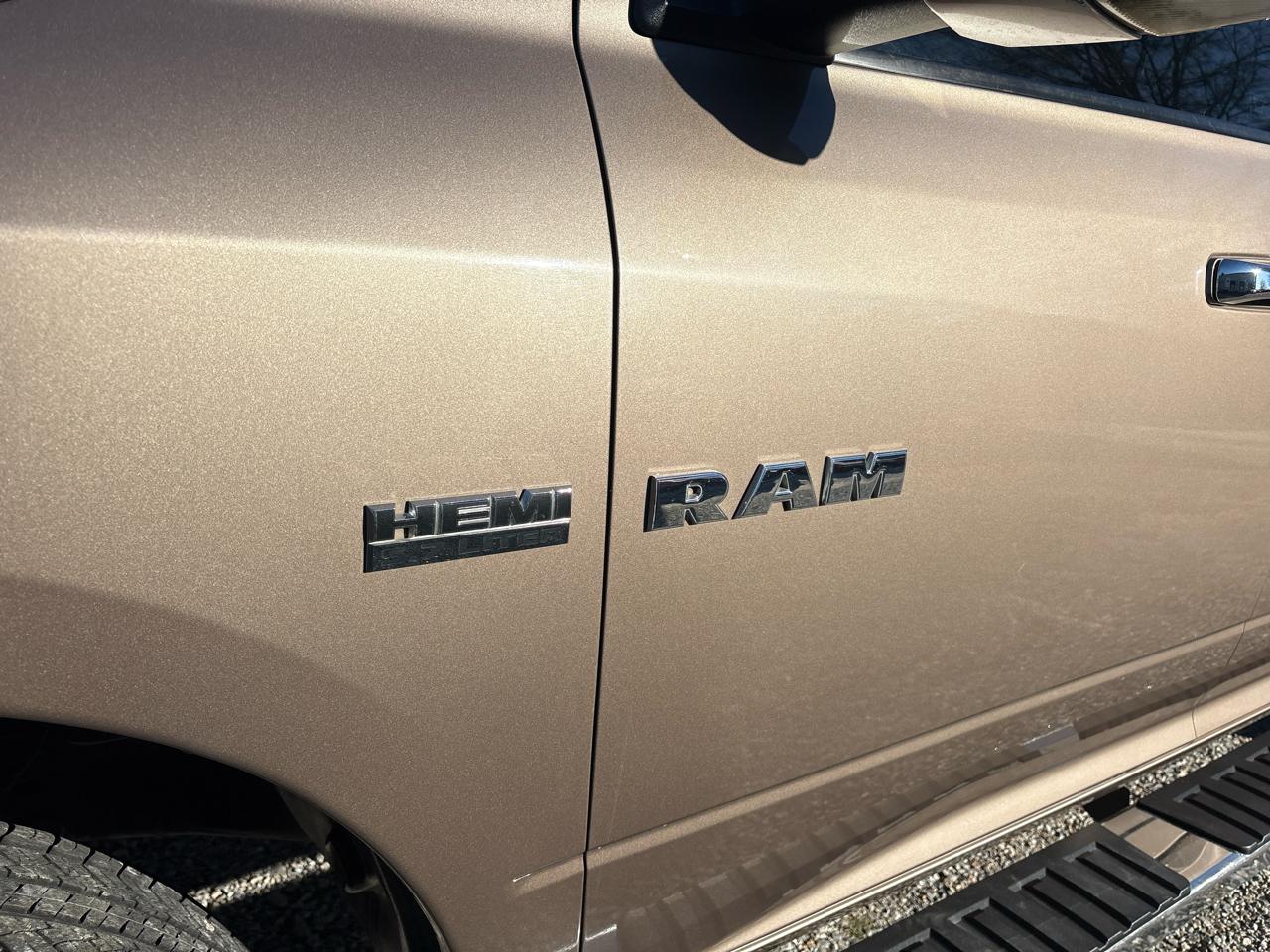 Dodge Ram 1500 4WD Quad Cab 140.5" SLT 2010